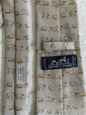Hermès Beige Silk Tie with Horse & Carriage Motif